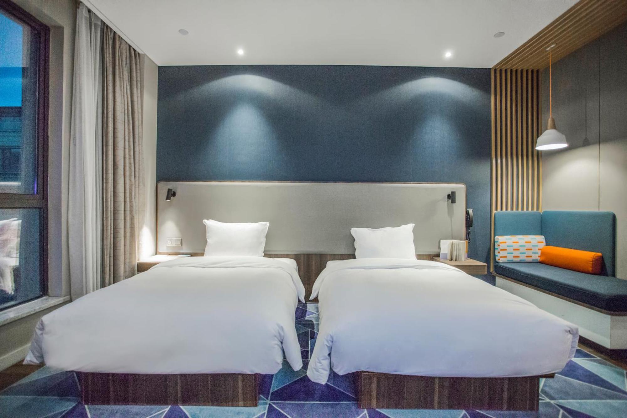 Holiday Inn Express Shanghai Pudong Chuansha, An Ihg Hotel Dış mekan fotoğraf