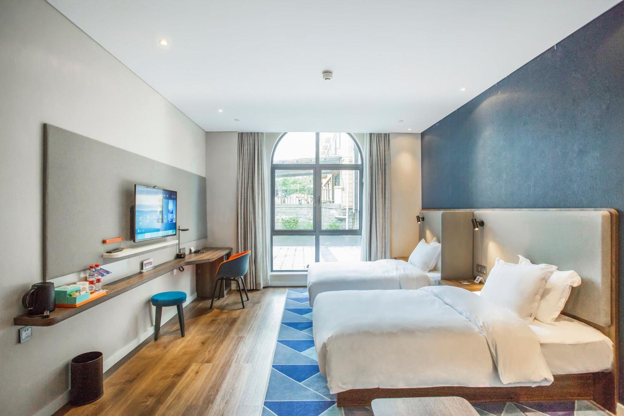 Holiday Inn Express Shanghai Pudong Chuansha, An Ihg Hotel Dış mekan fotoğraf