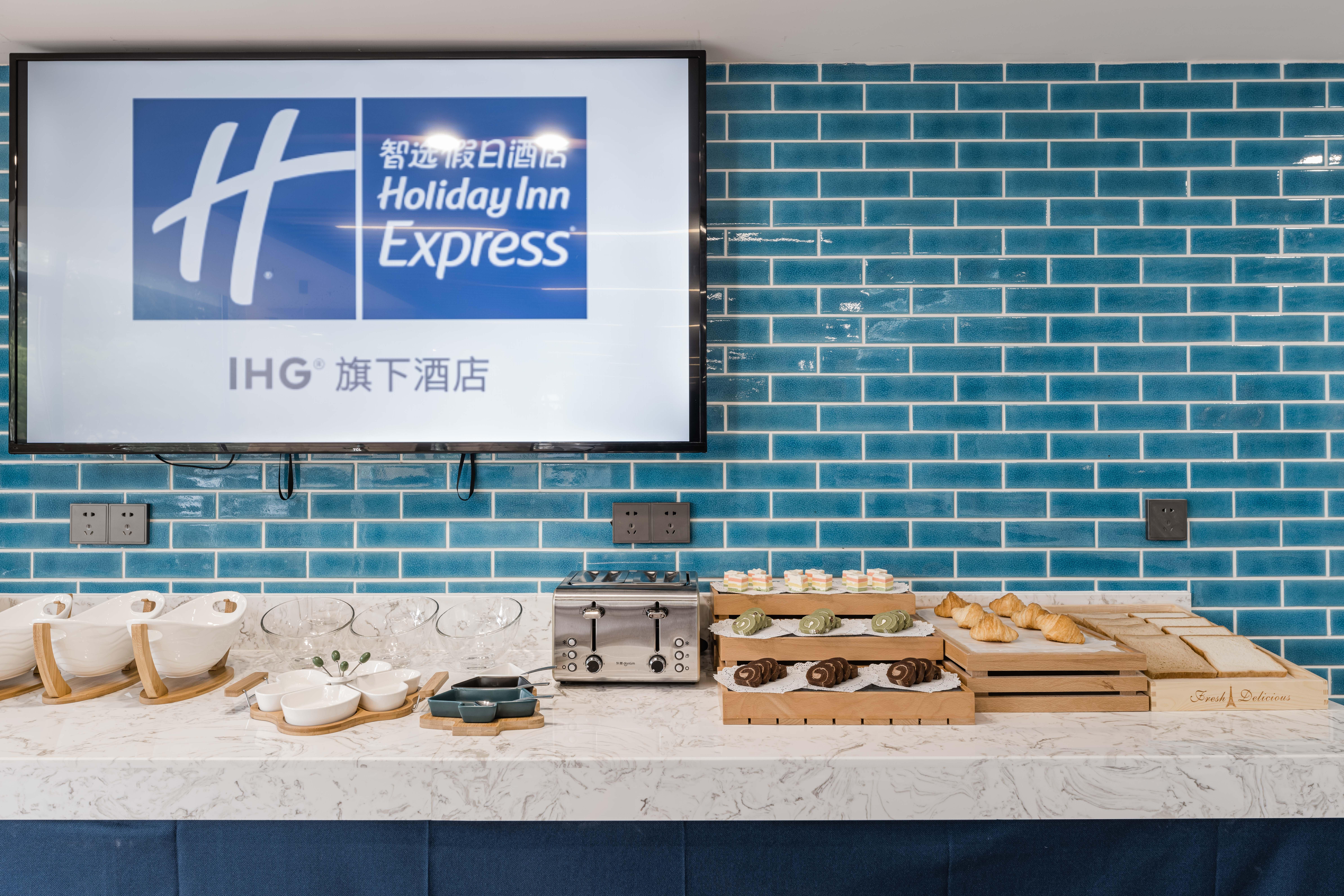 Holiday Inn Express Shanghai Pudong Chuansha, An Ihg Hotel Dış mekan fotoğraf